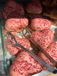 Valentines day doughnuts #doughnut #valentines #valentinesday #valentinesdayrecipes #valentinesdaygifts #food #dessert #dessertfoodrecipes #aestheticfood #aesthetic #doughnuts #heart #heartfood