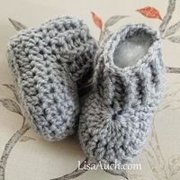 Ravelry: 10 Minute Booties pattern by LisaAuch