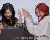 itzy • chaeryeong x yuna