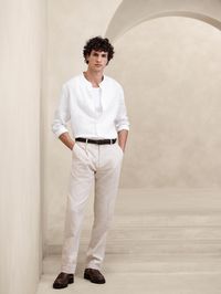 Cut from our signature 100% linen, we love this shirt for its beautiful, natural texture and ability to stay cool and crisp, even in heat and humidity.  Standard fit.  Banded collar and button front.  Shirttail hem.  Standard fit.  Long sleeves.  Hip length.  Model: Size M, 6'2" (188cm).