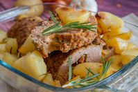 Polpettone al forno con contorno, la ricetta per una cena semplice ma deliziosa.