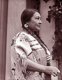 Zitkála-Šá (1876–1938) Lakota: Red Bird, "Cardinal", also known as Gertrude Simmons Bonnin. She was born 22 February 1876 on Pine Ridge Reservation, South Dakota. Her father was a white man named Felker, about whom little is known. Her mother was Ellen Tate Iyohinwin (She Reaches for the Wind) Simmons, a full-blooded Sioux. Bonnin was Simmons' third child