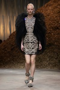 Alexander McQueen Fall 2022 Ready-to-Wear Fashion Show | Vogue