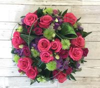 A grouped contemporary style funeral posy with gorgeous tacazzi roses, hydrangea, chrysanthemums, lisianthus and foliage’s. Flat style posy arrangement. Made by Signature Flowers Bicester  #tacazziroses #ceriserose #roses #pinkroses #funeralflowers #funeralfloristry #funeraltribute #funeral #posyofflowers