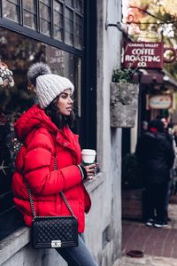 Casual outfit - red puffer jacket & pom pom hat