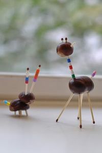 Kastanientiere. Conker animals, use toothpicks instead of matches