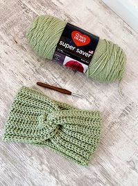 Easy and Quick Crochet Twisted Headband – Lexie Loves Stitching