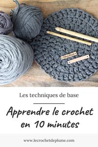 Apprendre le crochet en 10 minutes. Les techniques sont simples et rapides à maîtriser. ​ Vous chercher : un tuto crochet gratuit, un modèle crochet facile gratuit, un patron crochet facile, une création facile au crochet. Débuter le crochet avec le crochet de Plume à travers de nombreux tutoriels gratuits pour apprendre les techniques de base du crochet ainsi que les différents motifs pour créer vous-même vos propres patrons.