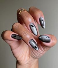 40  Cool & Crazy Halloween Nails for 2024 - ♡ July Blossom ♡