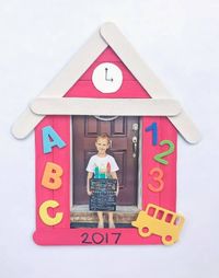 Looking for back to school crafts for preschoolers? These back to school crafts for kids are fun and easy to do on the first day of school. Check out this school craft using popsicle sticks.