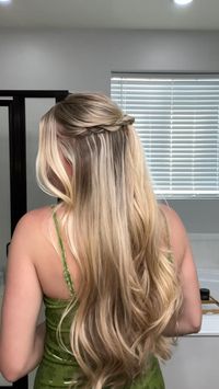 Do your hair with me for a wedding 🕊️👰🏼

#weddingguesthairstyle #weddinghairstyle #formalhairstyle #bridesmaidhairstyle