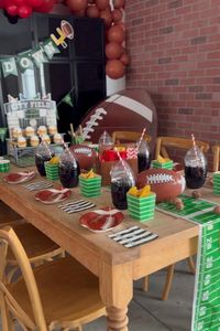 Touchdowns and tasty treats! 🏈🎉 From festive decor to game day fun, we've got everything you need for the ultimate football celebration! ✨ 

📸: @karaspartyideas 
#football #footballparty #footballwatchingparty #footballpartyideas #superbowl #superbowlparty #superbowlgame