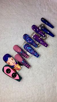 Welcome to Pressed by Idis 🖤 Here is my hand painted custom full set of Coraline press on nails. Includes 10 hand painted and Reusable press on nails. This is a custom set, measured to fit your own nails. Includes Buffer, Glue, Cuticle pusher, Alcohol Pad, and Instructions. Please measure your nails using the instructions as shown in pictures and order the size that best fits your own nails. Sizes include: XS - 3,6,5,7,9 S - 2,5,4,6,9 M - 1,5,4,6,8 L - 0,4,3,5,7 Available in 6 different nail sh