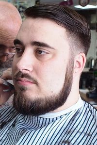 Discover 16 chinstrap beard styles that will transform your look. From classic to bold, find the perfect style to highlight your jawline and boost your confidence.