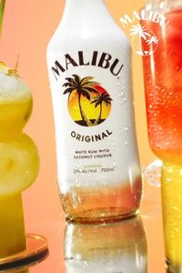 Pineapple people...Strawberry lovers...Peachy peeps...Coconut connoisseurs...There’s a fruity Malibu cocktail with your name on it! 🍍❤