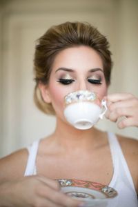 Gold smoky eye makeup for bride | 11 Favorite Winter Bridal Beauty Trends via @exquisitewedmag