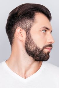 Explore 16 curved beard styles that will transform your look. Find tips on grooming, styling, and choosing the right beard for your face shape and lifestyle.