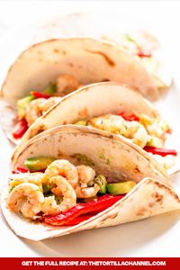 A great dinner dish idea if you are searching for inspiration what to make this week. Shrimp tacos are easy and fast to make. Your family will love it so save this pin so you can always come back to it! Shrimp Tacos Easy, Easy Shrimp Tacos, Spicy Shrimp Tacos, Best Shrimp Tacos, Mexican Shrimp Tacos, Shrimp Street Tacos