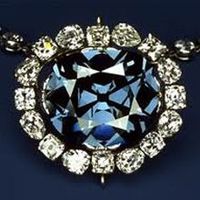 The Hope Diamond was discovered centuries ago and is widely considered the most famous diamond in the world. The Hope Diamond weighs 45.52ct and is dark blue in colour. Today the diamond is surrounded by mistery and tales of bad luck.