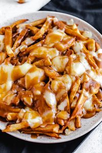 Canadians, Americans and people around the world, gather around and let me show you how to make Authentic Canadian Poutine with my absolute FAVOURITE poutine recipe! | queensleeappetit.com