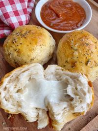 Pillsbury Biscuit Garlic Butter Cheese Bombs (Quick & Easy Comfort Food!)