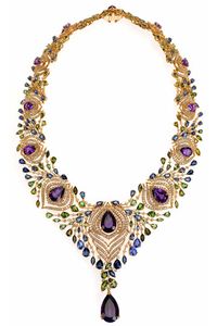 Exotic collection of necklace with the perfect carvings.