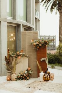 The dreamiest of micro weddings takes us to Santa Monica for a Proper Hotel wedding inspiration that takes cues from the stunning decor + architecture already in place. See all the details on Green Wedding Shoes!