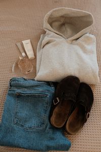 Perfect everyday outfit 🔗 below! College outfit, casual outfits, streetstyle, hoodie outfit, basics, it girl outfit, aesthetic #outfits #style #fashion #aesthetic #outfitideasforwomen