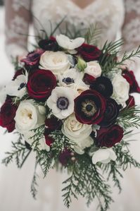 32+ Lush Winter Wedding Bouquets to Make Your Day Unforgettable