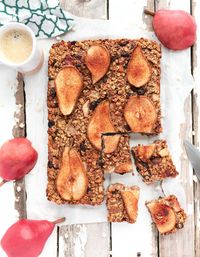 A warm and filling gluten-free breakfast made with rolled oats, pears, walnuts, and lots of cinnamon. #bakedoatmeal #oatmeal #pear #walnut #glutenfree #vegan #rachelsfitkitchen