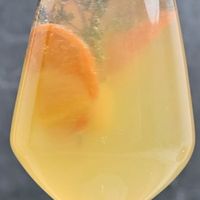 Every Day Cocktail on Instagram: "New Year’s is right around the corner! 🎉 It’s my absolute favorite party night, and trust me, this is the most fabulous way to make your mimosa—purely beautiful and oh-so-delicious. You’ve got to give it a try! 🌟🍹✨ Recipe: For the ice: Tangerine slices, thyme, orange juice. topped with 6 oz Champagne. 🍊🥂💖 ChristmasCocktail #HolidayCheers #ChristmasSpirit #CocktailTime #Mixology #CheersToTheHolidays #FestiveDrinks #DrinkUp #HolidayRecipes #newyear #2024 #cocktail #bar #bartender #bartenderlife #mimosa #NewYear2024"