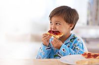 guy enjoying bread with jam - Google Zoeken