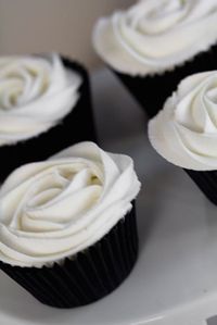 Cupcakes | Stylish Black and White 40th Birthday Party