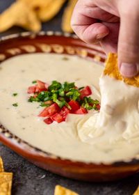 Love chipotle queso? My white cheese dip tastes better than theirs! This amazing queso blanco recipe comes together in just 5 minutes! #BestPartyDip #QuesoBlanco #ChipotleQueso #CheeseDipRecipes