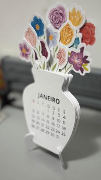 Calendário decorativo vaso de flor! Uma ótima opção para presentear agora no final do ano. 👀 R$15,00 a unidade.