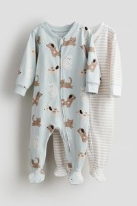 Pajama jumpsuits in supersoft cotton jersey. Anti-chafe chin guard, zipper at front extending along one leg, and long sleeves with cuffs. Covered feet with elastic at heel for comfort (sizes 6/9M-4Y with non-slip protection).