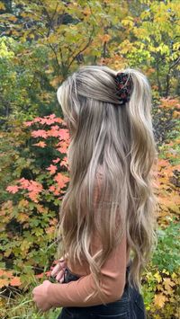 Half up hair with a cute pumpkin claw clip from my website 🎃