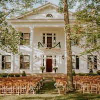 Your Wedding at Our Historic Inn in Cynthiana, Kentucky and close to Lexington, Kentucky, Georgetown, Kentucky and Paris, Kentucky.