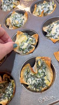 These spinach and artichoke wonton cups are the perfect party appetizer made with spinach, chopped artichokes, cheese and a couple other simple ingredients baked in wonton wrappers until golden brown and crispy. #appetizer #recipeoftheday #partyfood