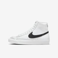 The Nike Blazer Mid '77 channels the old-school look of Nike basketball with a vintage midsole finish. Throwback style with modern materials means you can run, skip and jump in comfort.