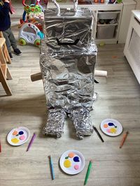 Robot theme preschool, robot activities for toddlers, STEAM activity for toddlers, painting a robot craft