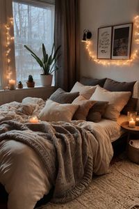 Create a relaxing retreat with these cozy bedroom decor ideas. From soft bedding to warm lighting, these tips will help you transform your bedroom into a comfortable haven. #BedroomDecor #CozyBedroom #RelaxingRetreat #HomeStyling #InteriorDesign