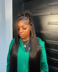 This is teaaa😍Love the amazing work from stylist @d.stitchedd🤩   Follow @bombtress_hair for more hair ideas💕  Pick a bomb wig and get this inspired look🤗  . . . . . . . . . . . #explore #butterflybraids #hairtrends #bussdown #lacefrontwig #edgeslaid #straighthairwigs #straightwig #wigunits #wiginstall #lacewigs #lacefrontalwig #issawig #wigstore #wigsale #wigsforsale #affordablewigs #gluelesswig #transparentlace #frontalunits #frontalwig #closurewig #hdwigs #humanhairwigs  #hdlace #wigmaker