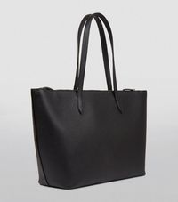 Find SMYTHSON East West Tote Bag on Editorialist. Panama's East West tote is the perfect marriage of utility and style. Crafted from the House's signature cross-grain Panama leather, this rendition of the silhouette is finished with a zip to secure all your belongings, and can fit everything you need on a daily commute or weekend trip. Smythson is one of only seven companies to have been granted a Royal Warrant from His Majesty The King and Her Majesty The Queen, recognising its ongoing role as a supplier of goods to the Royal Family.