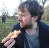 david mitchell eating pizza