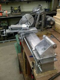 Gingery Lathe, I've got to make one of these.