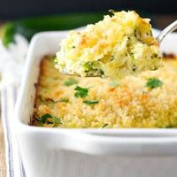 Garlic Parmesan Zucchini Casserole is an easy side dish recipe! Zucchini Recipes