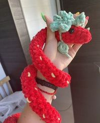 Plush little strawberry snake! The hat is off! Care instructions Delicate wash at 30'C. Do not bleach, do not wring, do not iron. Dry in a horizontal position away from heaters and direct sunlight.