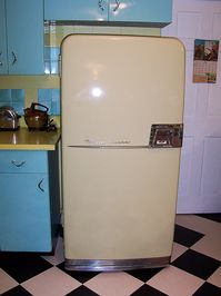 Lori’s pink, blue and yellow retro kitchen