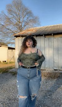 #fairy #fairycore #fairygrunge #fairygrungecore #grunge #plussizefashion #plussizeoutfits #plussize #curly #jeans #hottopic #poses #whimsical #cottagecore